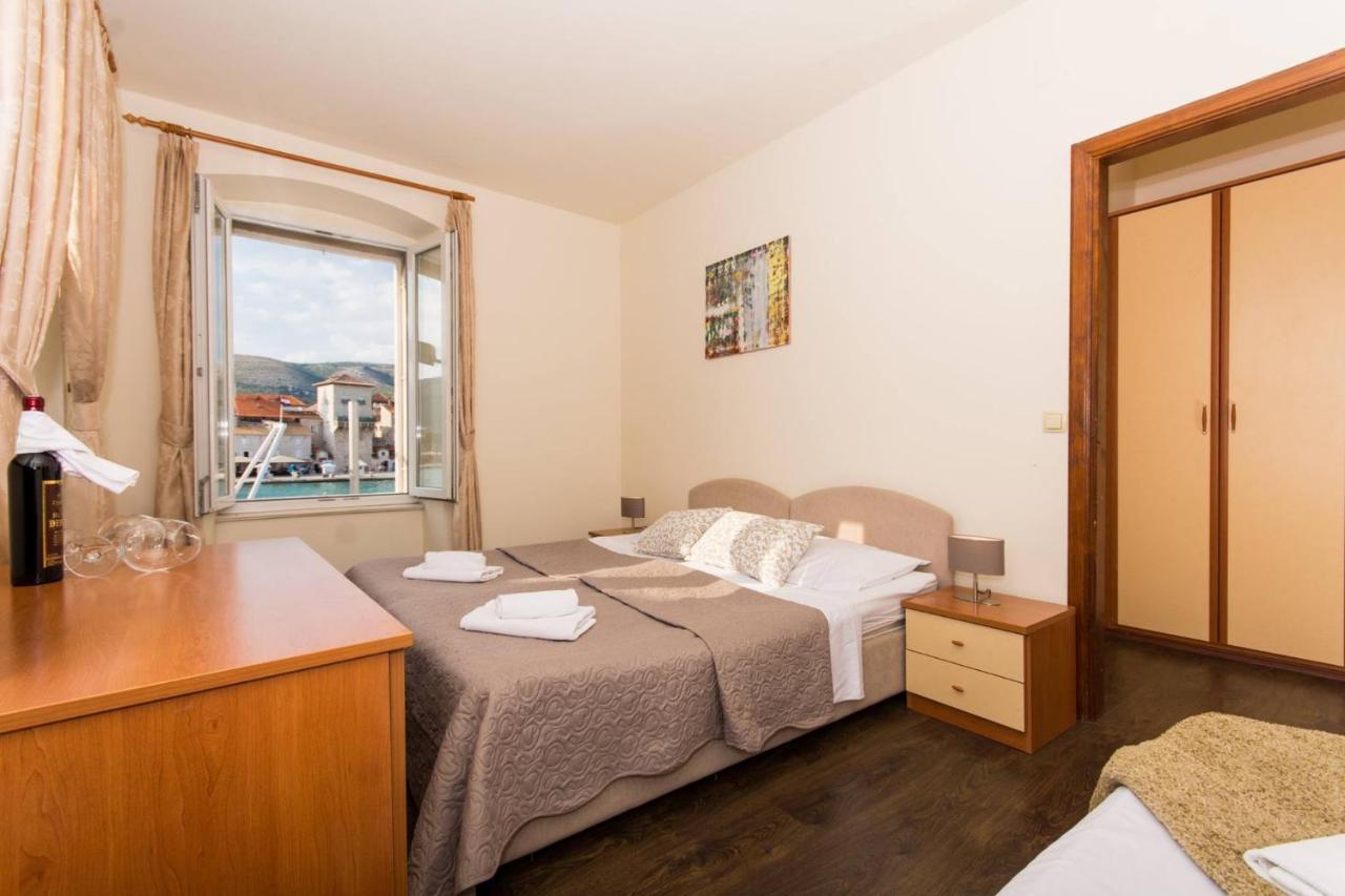 Vila Liza Bed & Breakfast Трогир Екстериор снимка