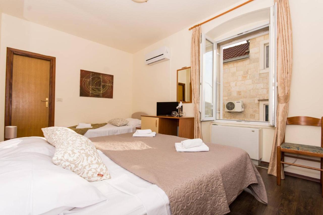 Vila Liza Bed & Breakfast Трогир Екстериор снимка