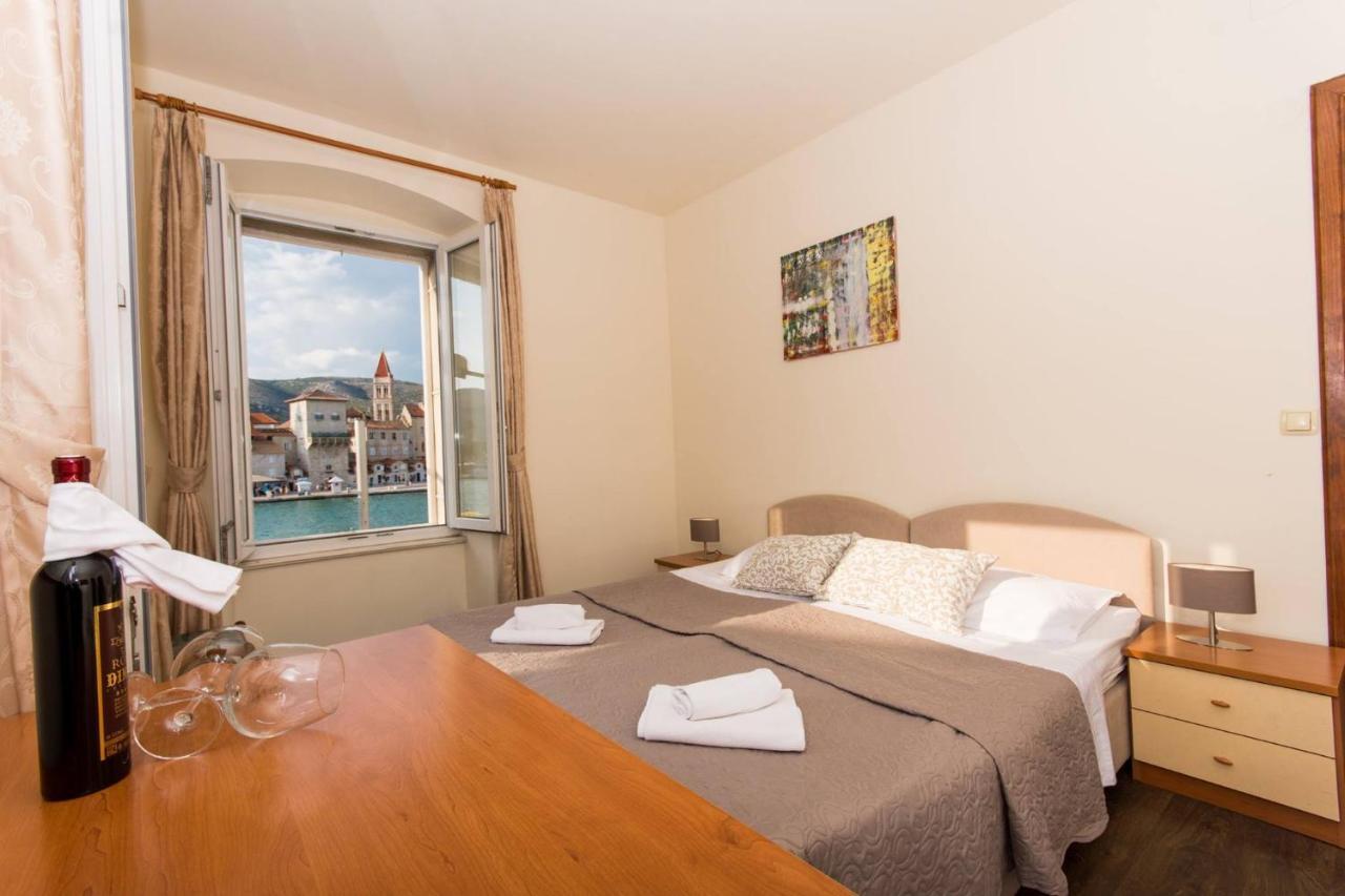 Vila Liza Bed & Breakfast Трогир Екстериор снимка
