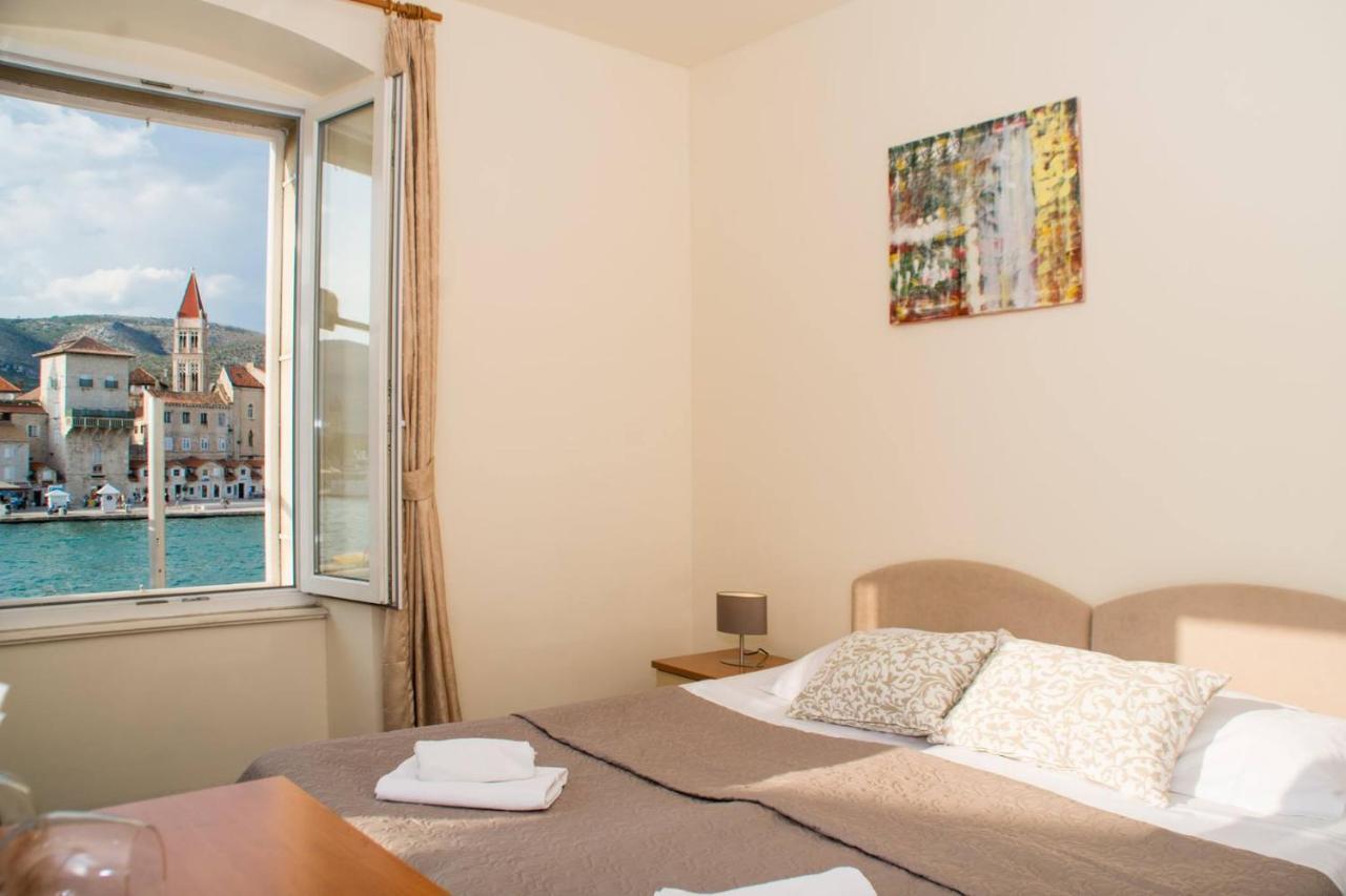 Vila Liza Bed & Breakfast Трогир Екстериор снимка