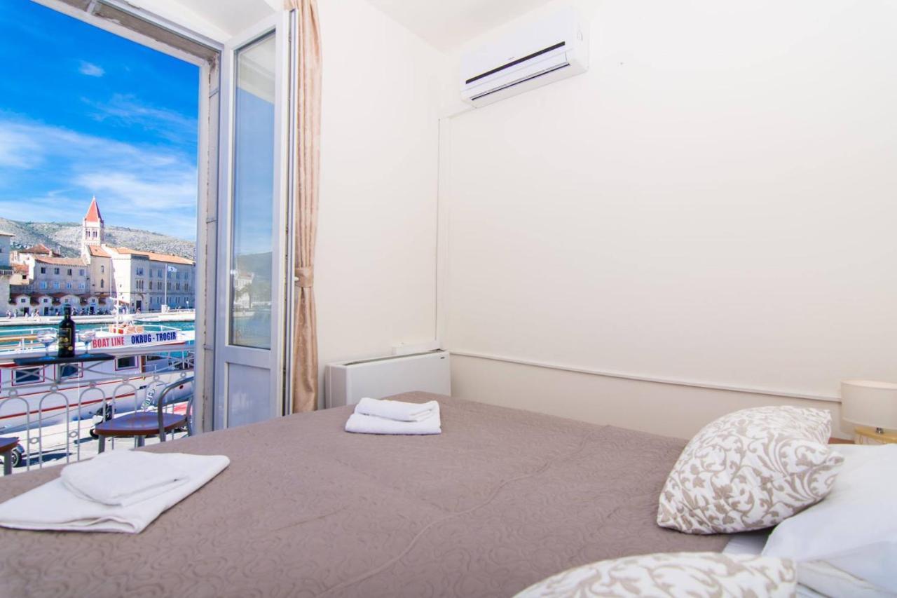 Vila Liza Bed & Breakfast Трогир Екстериор снимка