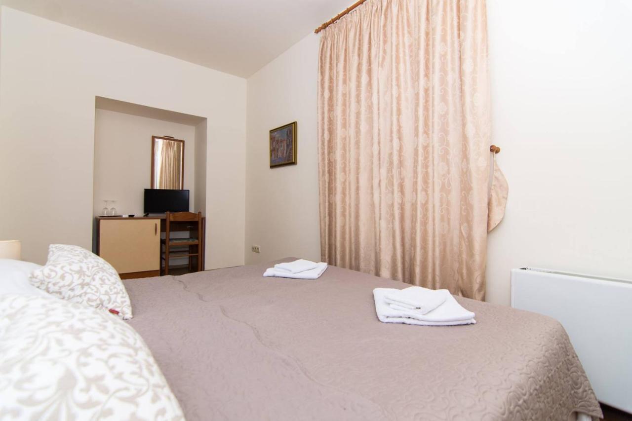 Vila Liza Bed & Breakfast Трогир Екстериор снимка