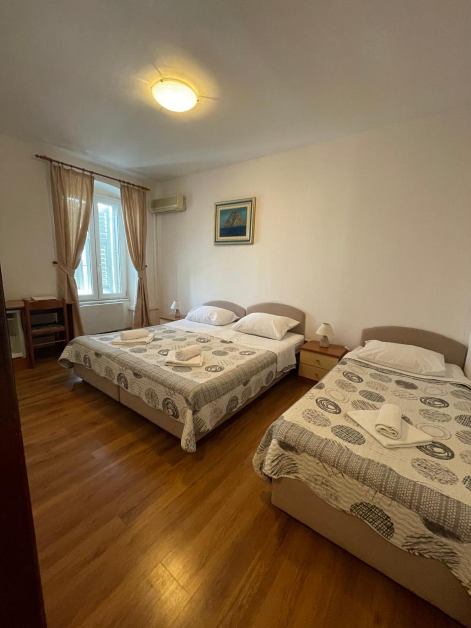 Vila Liza Bed & Breakfast Трогир Екстериор снимка