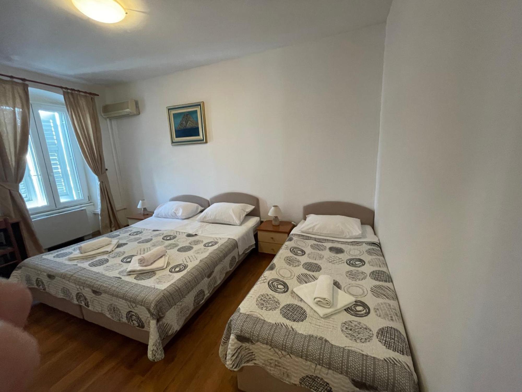 Vila Liza Bed & Breakfast Трогир Екстериор снимка